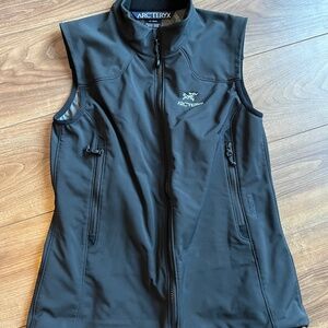 Ladies Arc’teryx Vest - Size Medium - Very Good Used Condition - Black